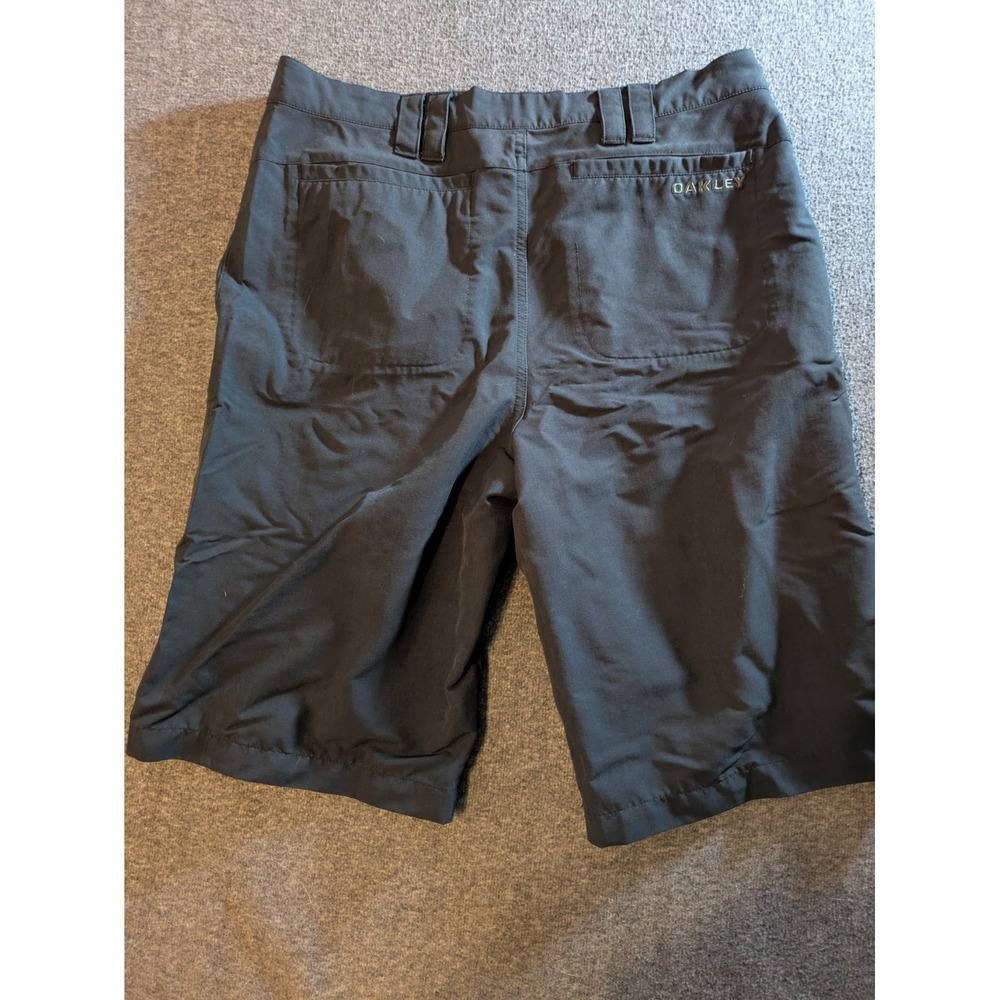 Oakley Shorts Men's Size 32 Black Performance Chino Flat Front Golf Nylon Blend - Picture 10 of 11